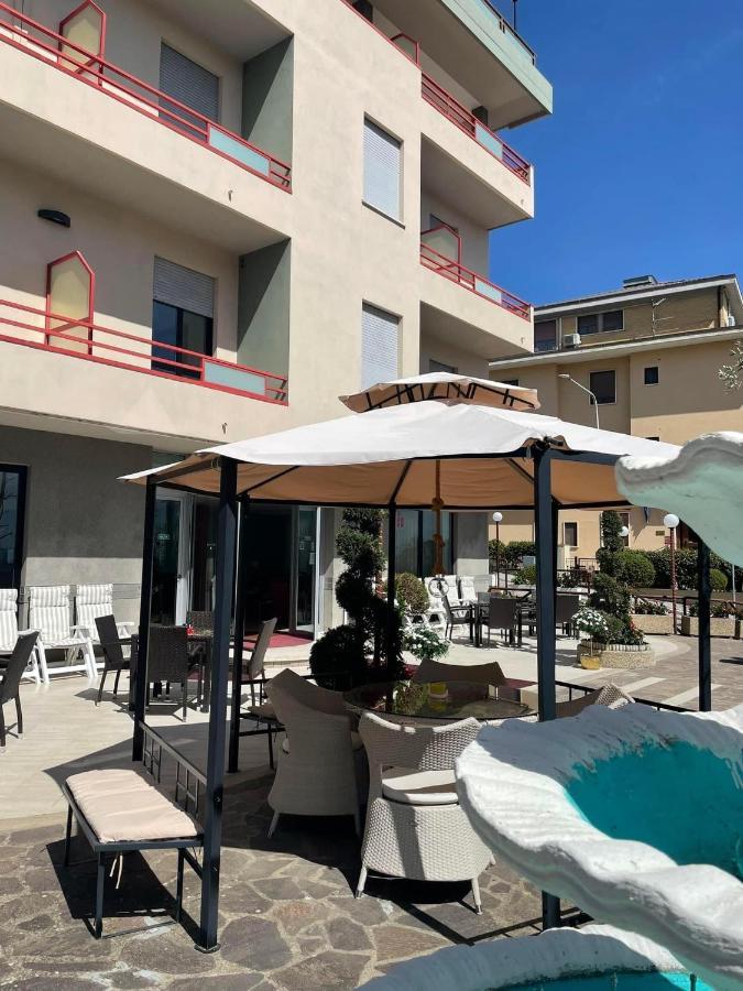 קיאנצ'נו טרמה Hotel Cristina מראה חיצוני תמונה
