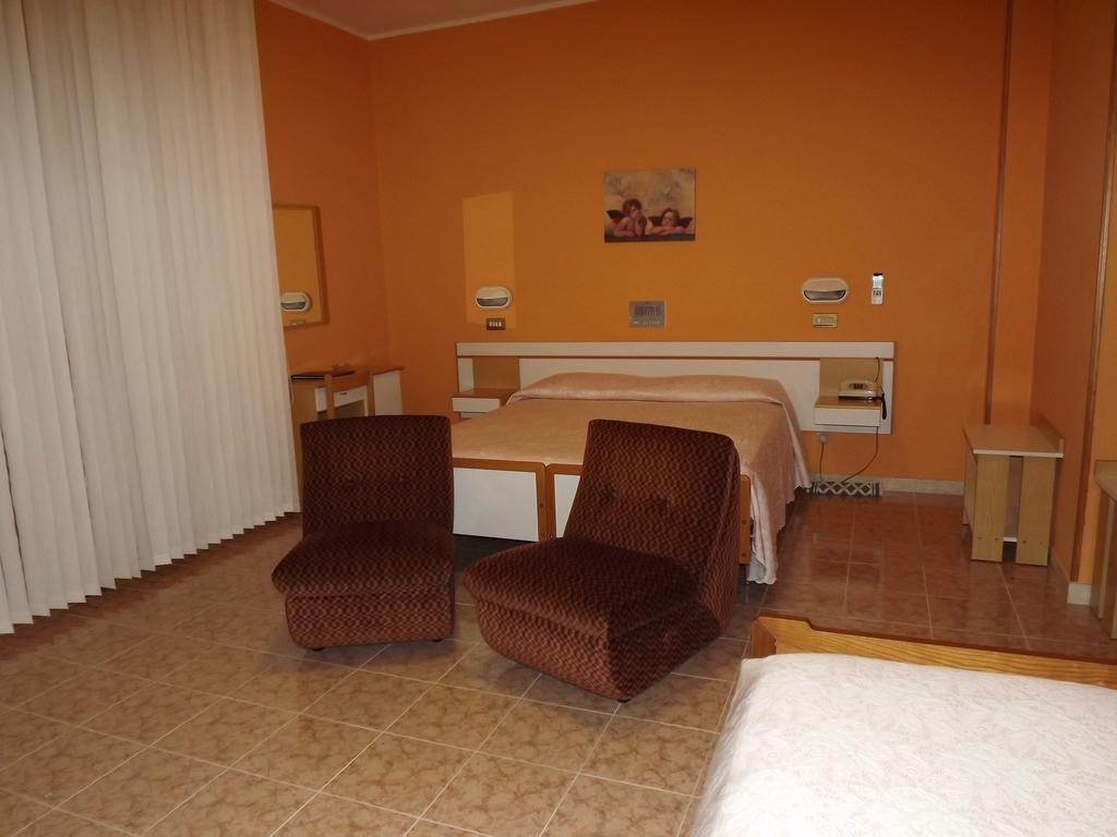 קיאנצ'נו טרמה Hotel Cristina חדר תמונה