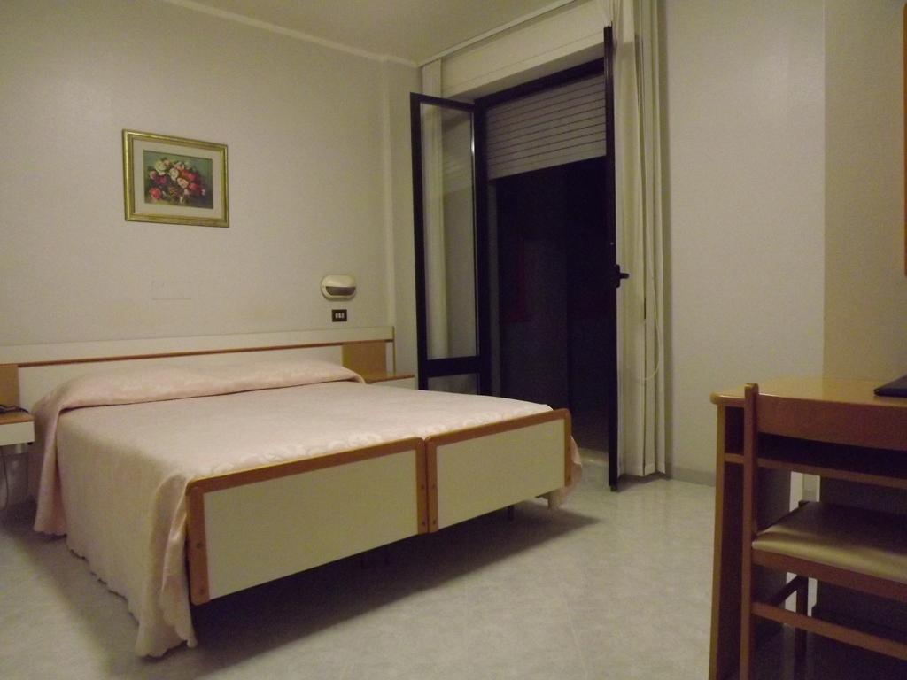 קיאנצ'נו טרמה Hotel Cristina חדר תמונה