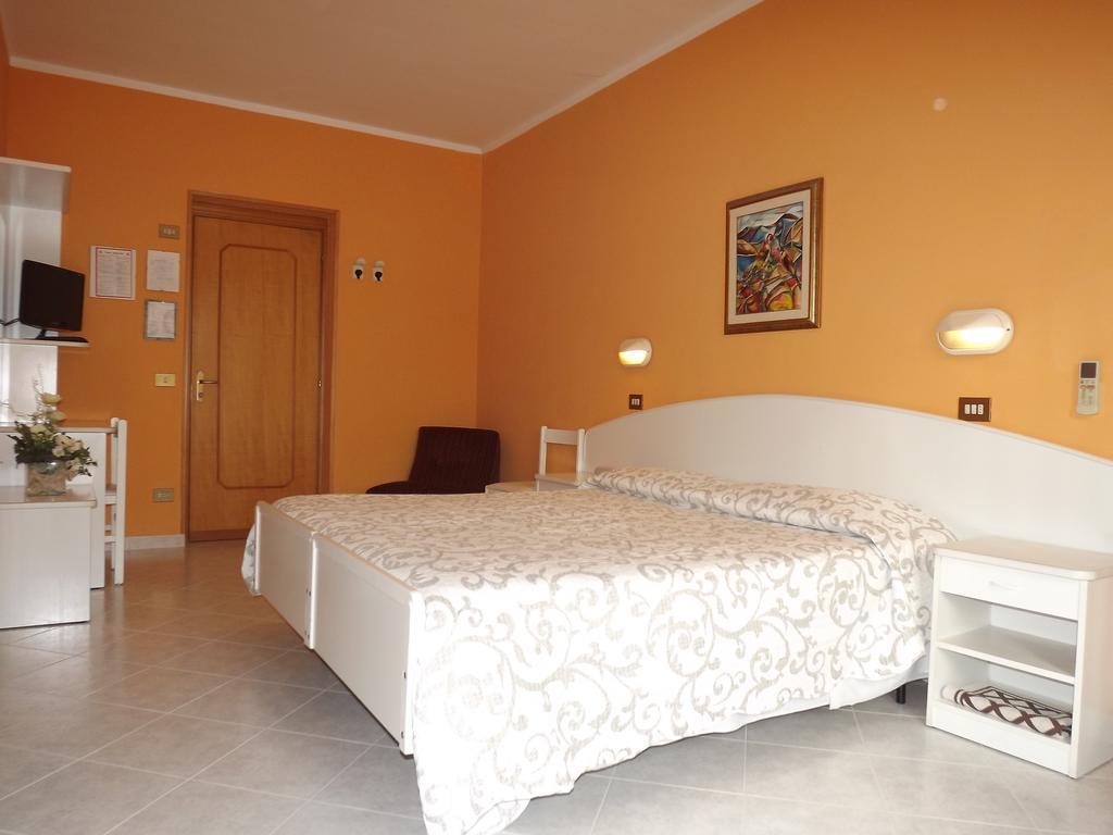 קיאנצ'נו טרמה Hotel Cristina מראה חיצוני תמונה